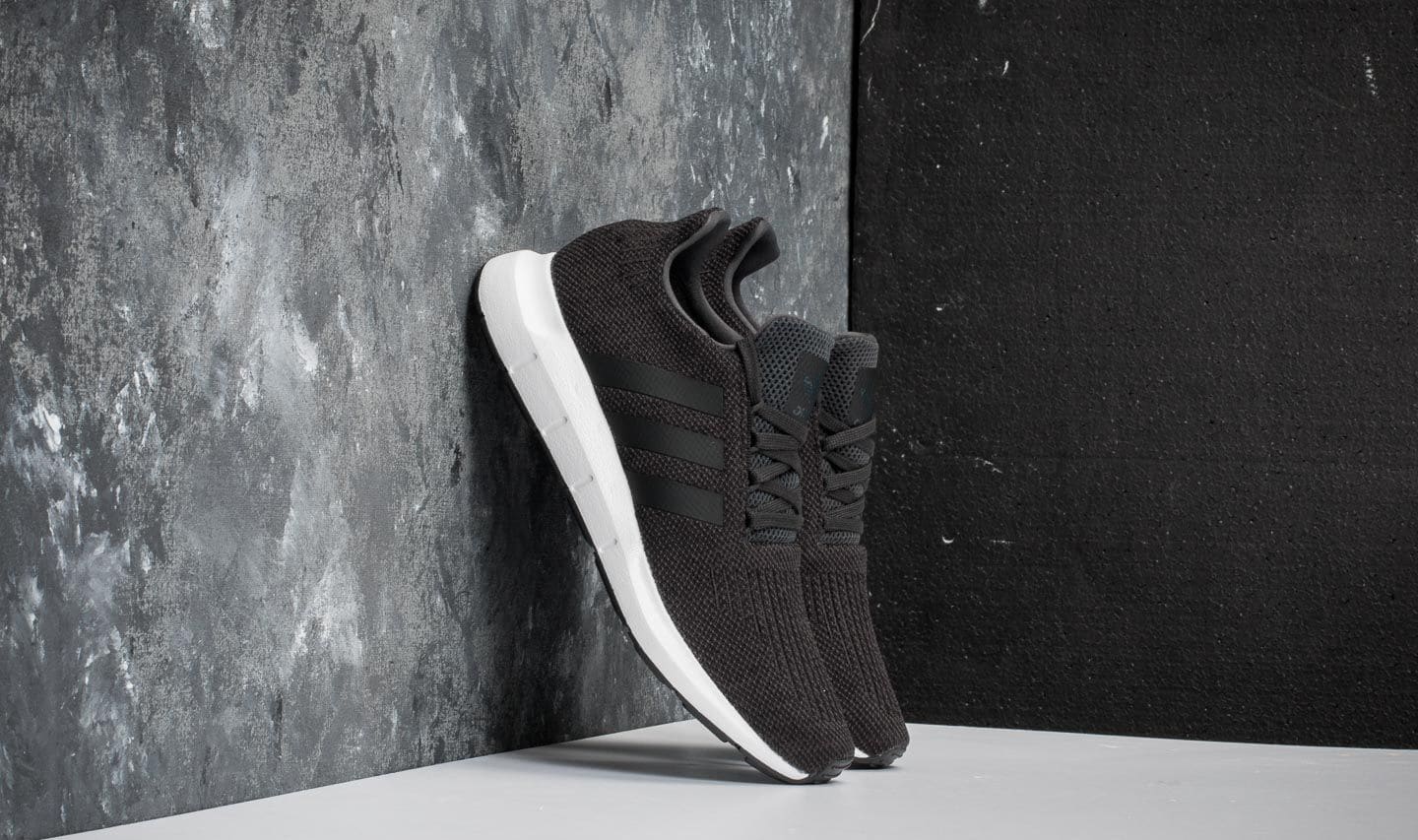 adidas Swift Run Carbon/ Core Black/ Mgreyh