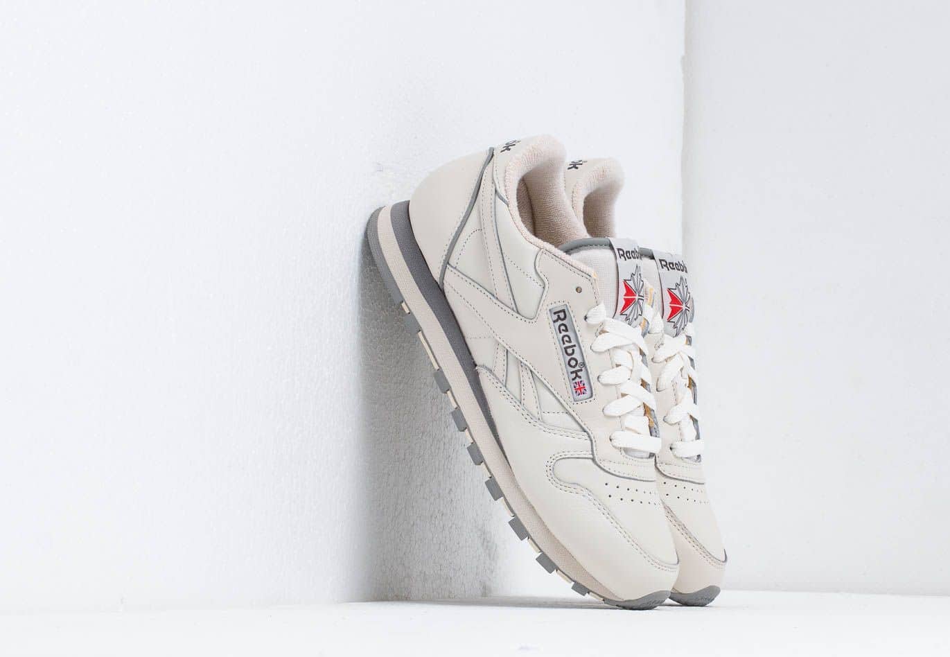 Reebok Classic Leather 1983 TV Chalk/ Paper White/ Carbon