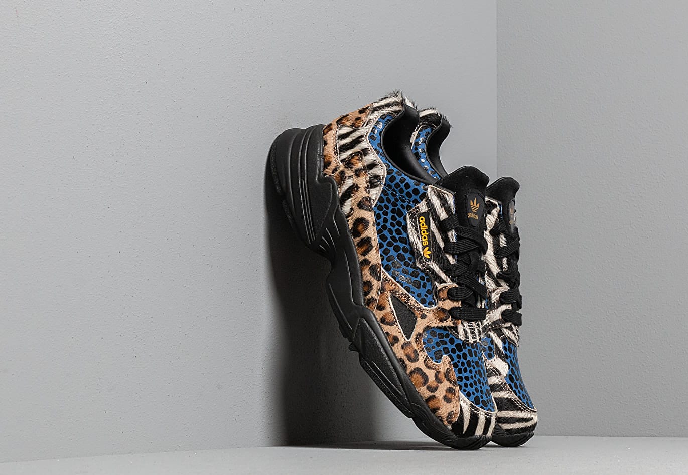 adidas Falcon W Off White/ Core Black/ Bright Gold