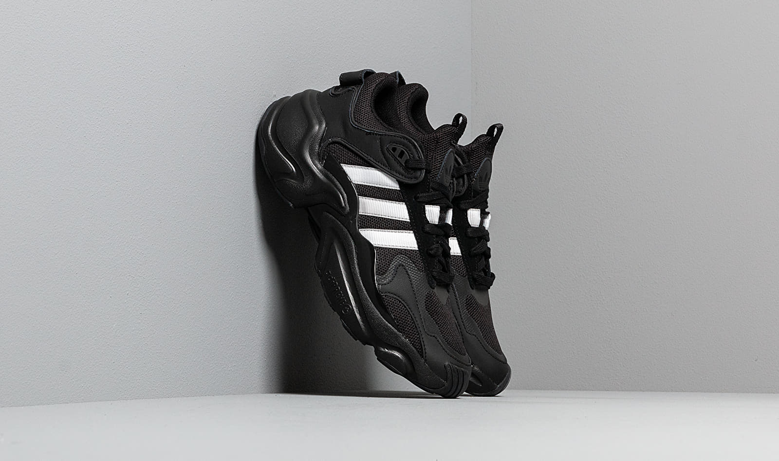 adidas Magmur Runner W Core Black/ Ftw White/ Grey Two