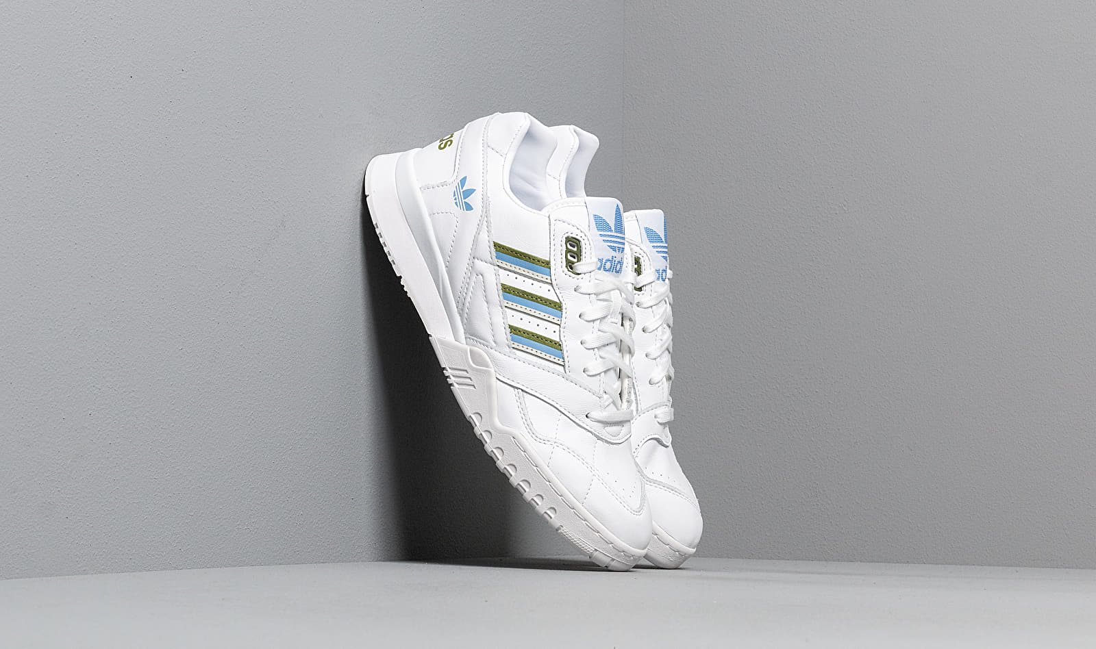 adidas A.R. Trainer W Ftw White/ Tech Olive/ Real Blue