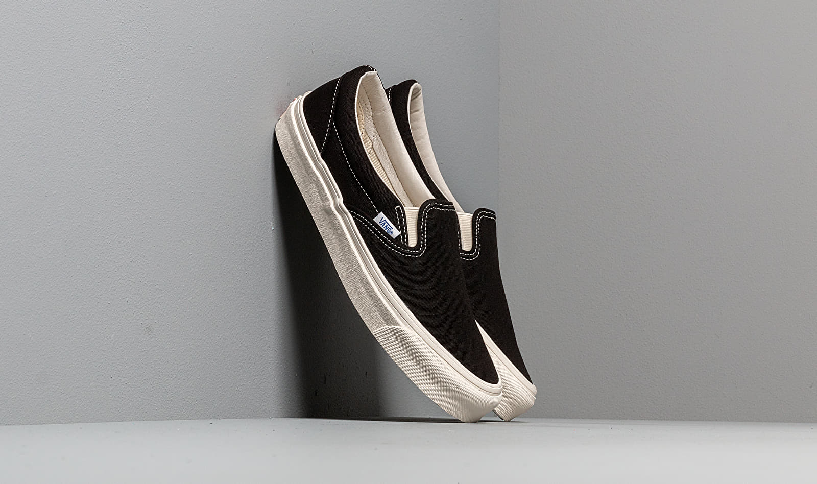 Vans OG Classic Slip On LX (Canvas) Black