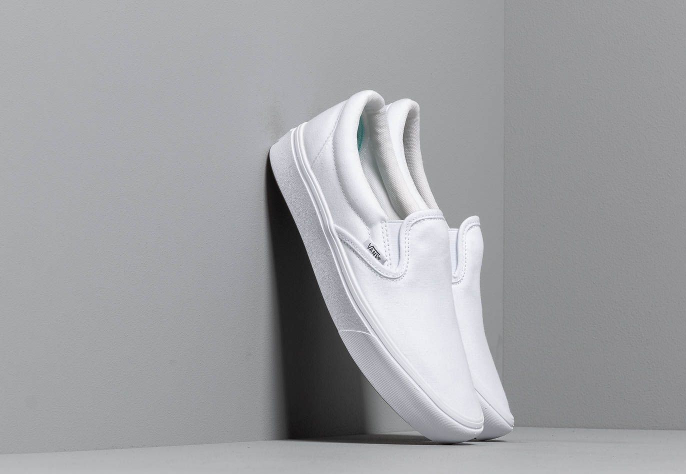 Vans ComfyCush Slip-On (Classic) True White/ True