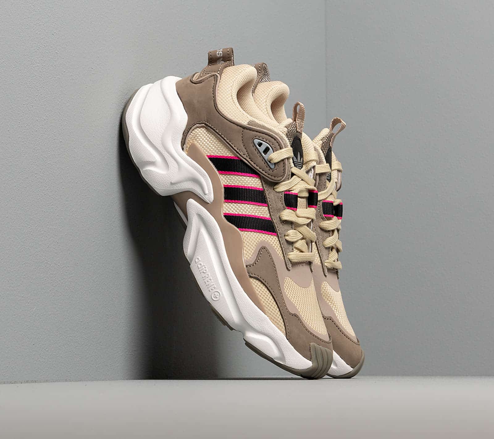 adidas Magmur Runner W Stdesa/ Core Black/ Trace Cargo