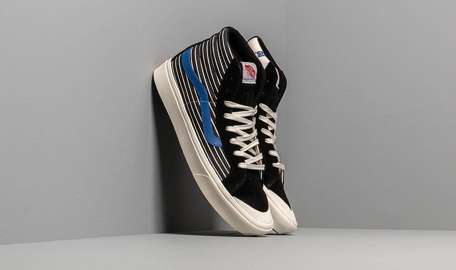 Vans Comfycush Style 1 (Suede/ Canvas) Black/ White VN0A4BTKVQA1