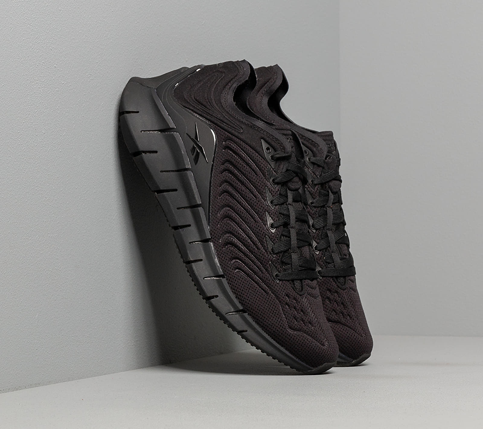 Reebok Zig Kinetica Black/ Black/ True Grey 7 EH1722