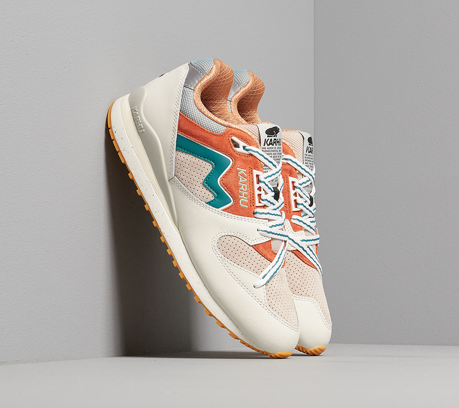 Karhu Synchron Classic Lily White/ Whitecap Gray F802648