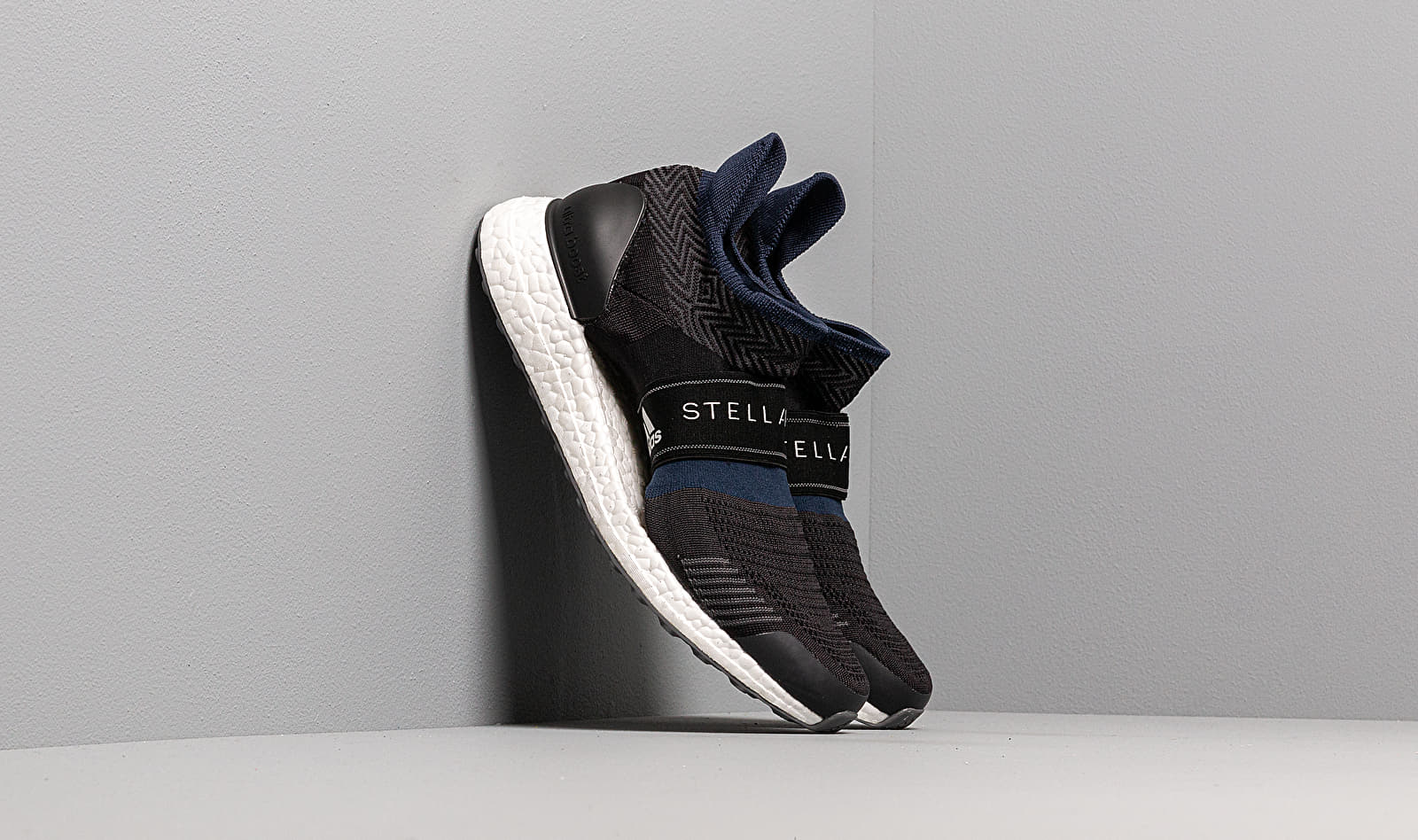 adidas x Stella McCartney UltraBOOST X 3.D. Black White/ Night Indigo/ Noir Blue G28334