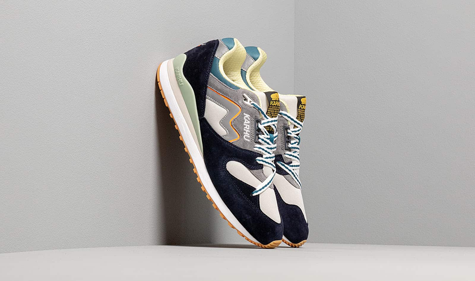 Karhu Synchron Classic Night Sky/ Monument F802644