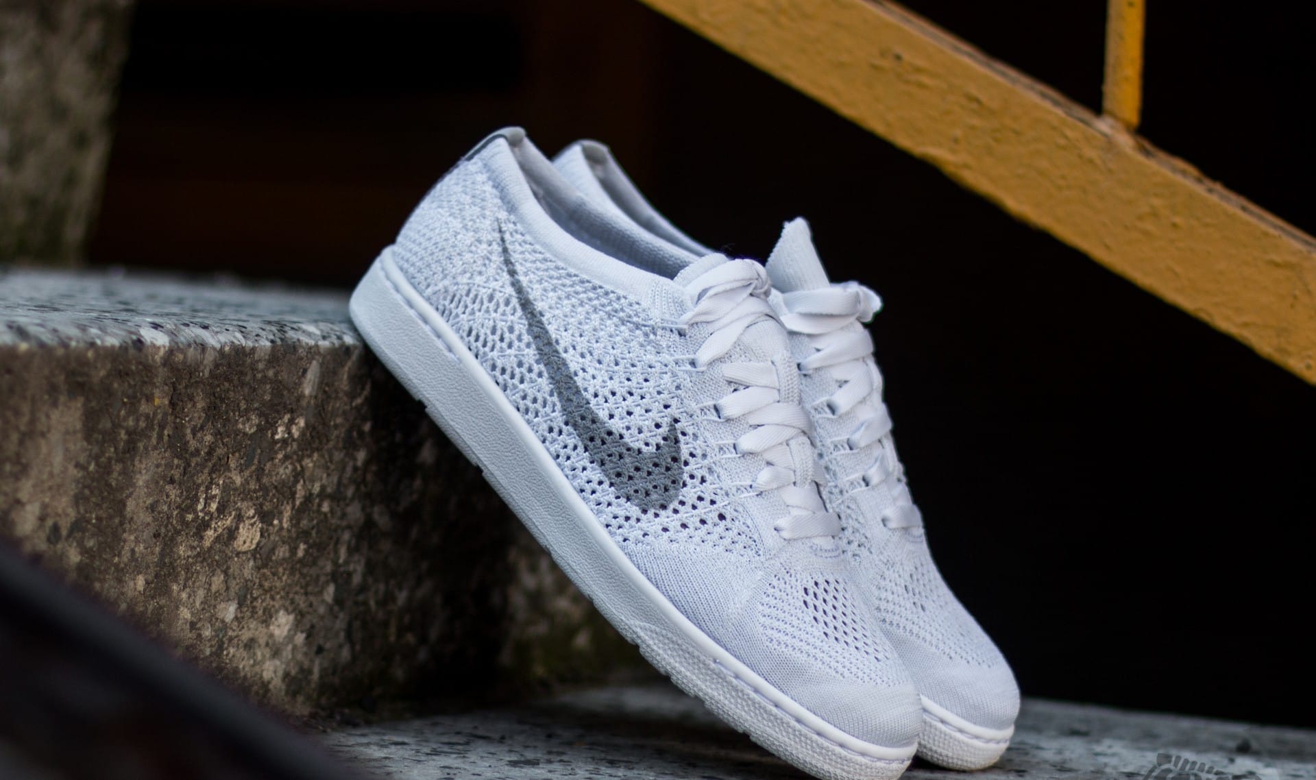Nike W Tennis Classic Ultra Flyknit White/ Wolf Grey 833860-101