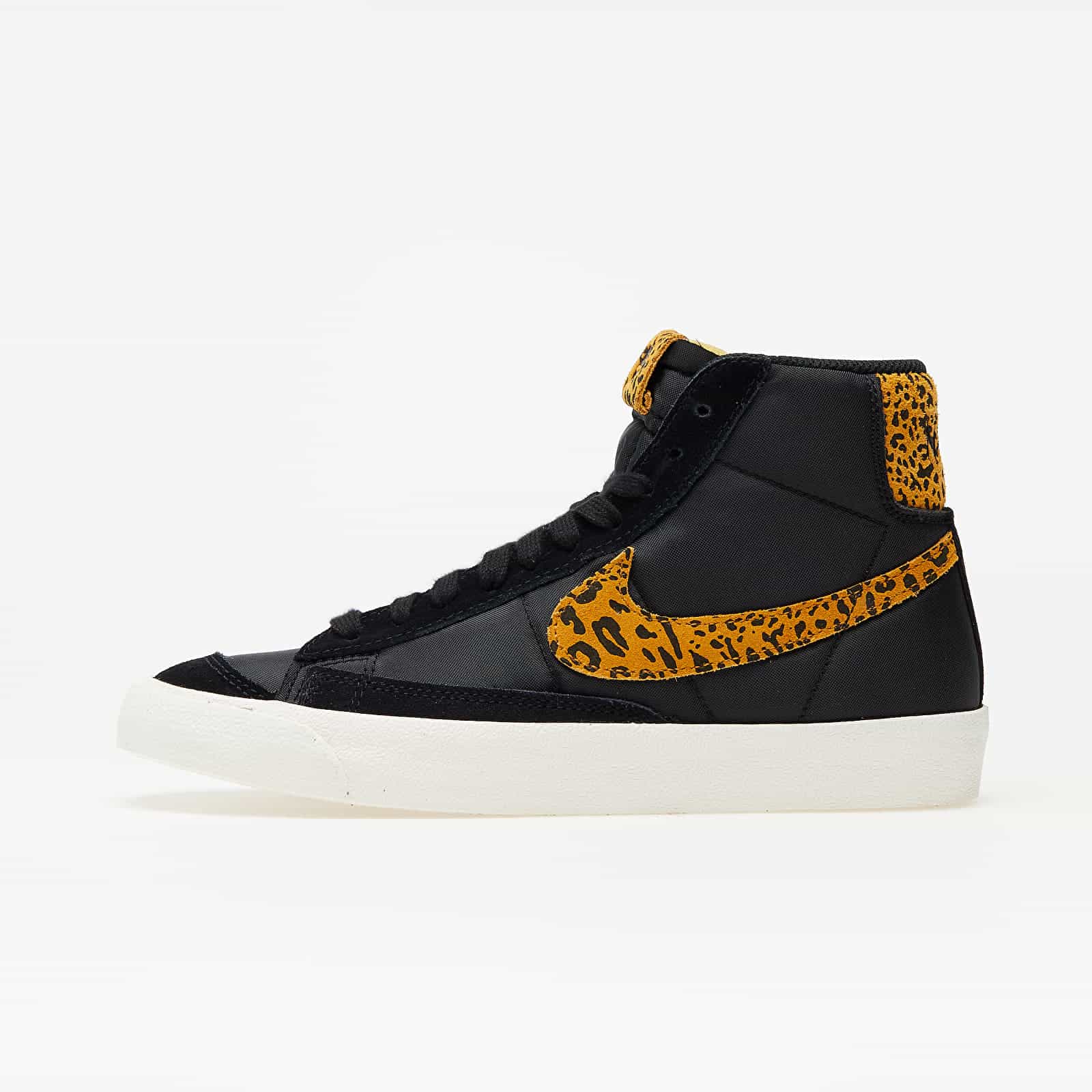 Nike Wmns Blazer Mid '77 Black/ Chutney-Sail DC9207-001