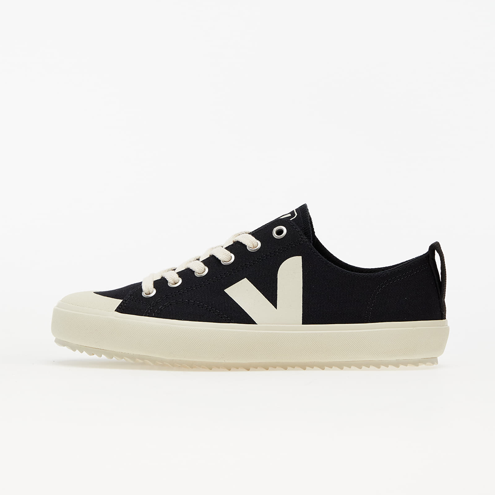 Veja Nova Canvas W Black Pierre NA011397A